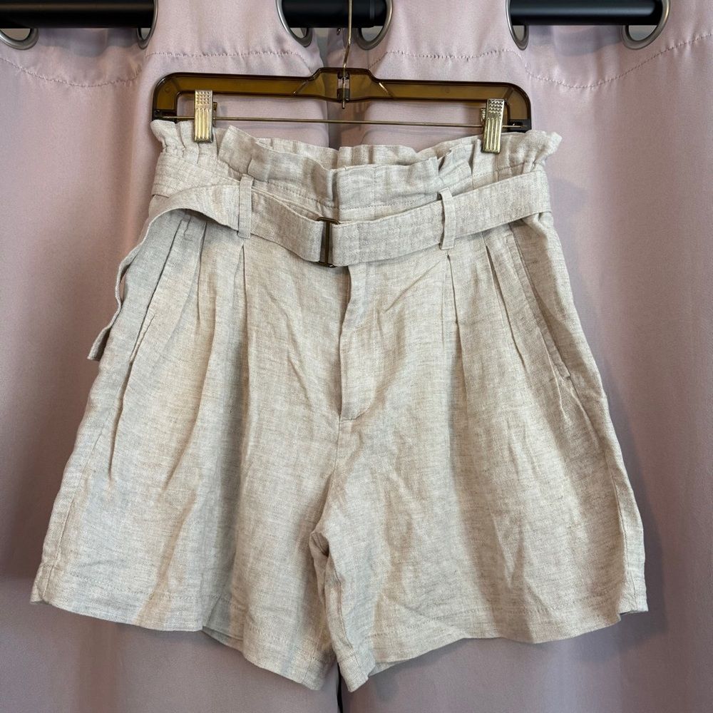 Banana Republic/ New with Tags/ Belted Women's Beige Shorts